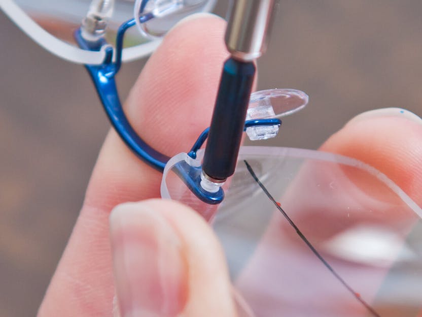  ZEISS - Kit de cuidado de limpiador de lentes de microfibra y  spray de 2 onzas para lentes recubiertas, binoculares, visores, cámaras y  gafas : Zeiss: Electrónica