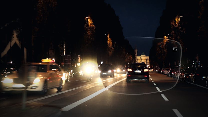 Redusert blending i mørket fra møtende biler og gatelys