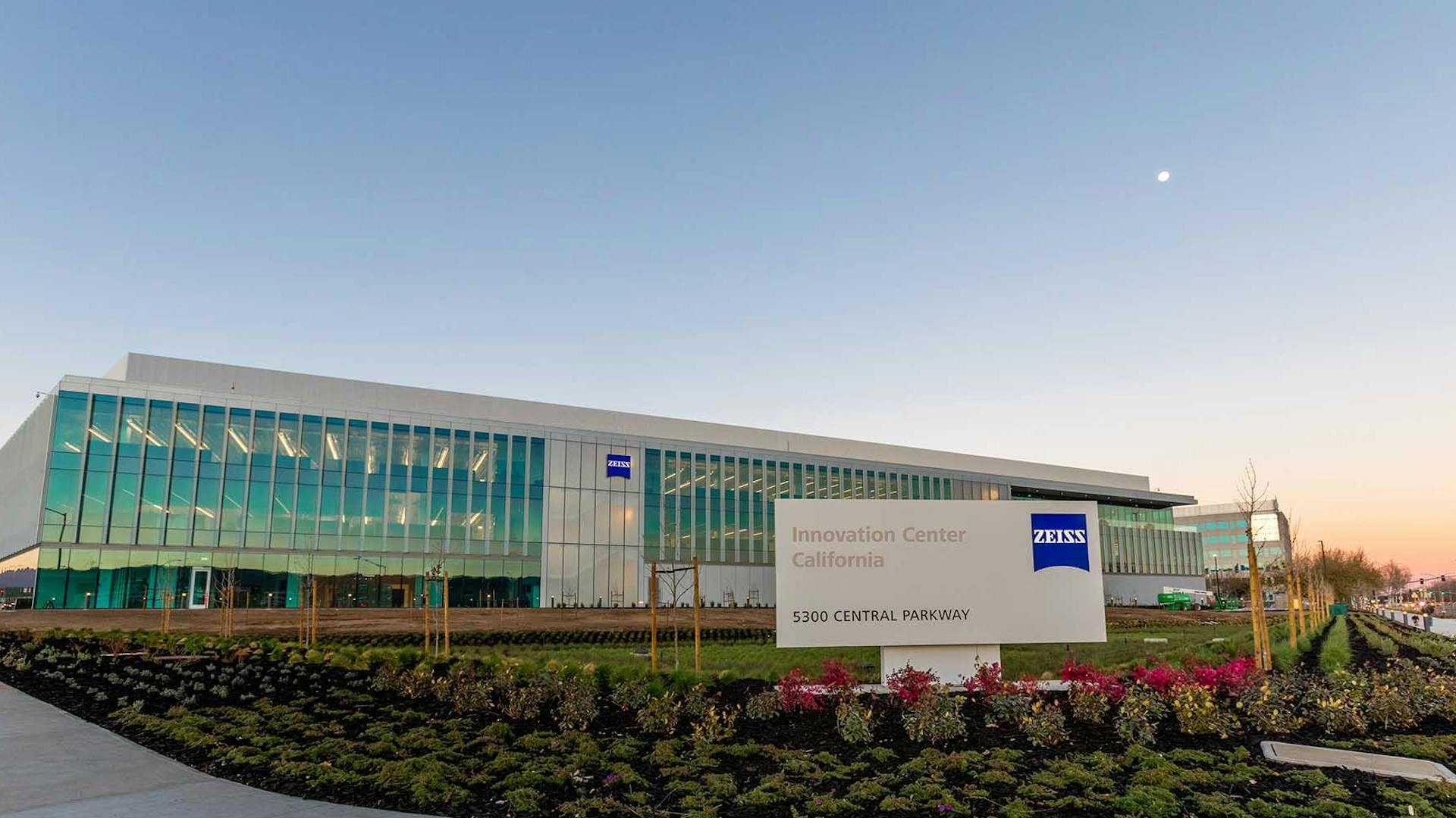 The Bay Area-based new ZEISS Innovation Center is designed to promote customer, science and employee collaborations.
