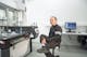O projetista de produtos Guðlaugur Ólafsson realiza medições com a ZEISS CONTURA. Ele é um dos funcionários da Össur que usa uma perna artificial