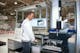 Na fábrica de motores da Volkswagen Sachsen GmbH, em Chemnitz, máquinas de medição por coordenadas ZEISS DuraMax 3D versáteis são usadas para medições aleatórias de amostras no chão de fábrica