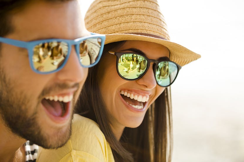 Solbriller – alt, du behøver at vide om UV-beskyttelse, farvede glas til solen, spejle, glas mere.